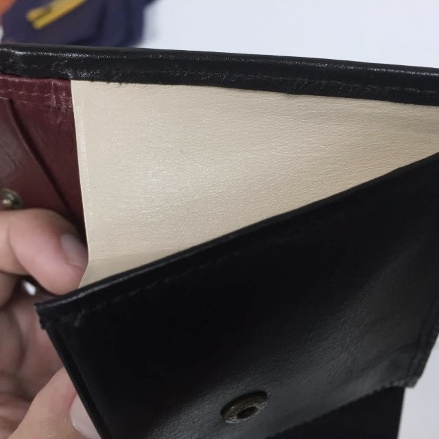JOGGOの二つ折り財布のマチ部分