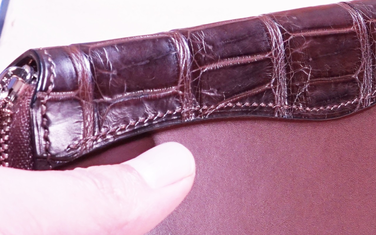 ブリランテ × クロコダイル ラウンドジップ長財布のクロコ部分