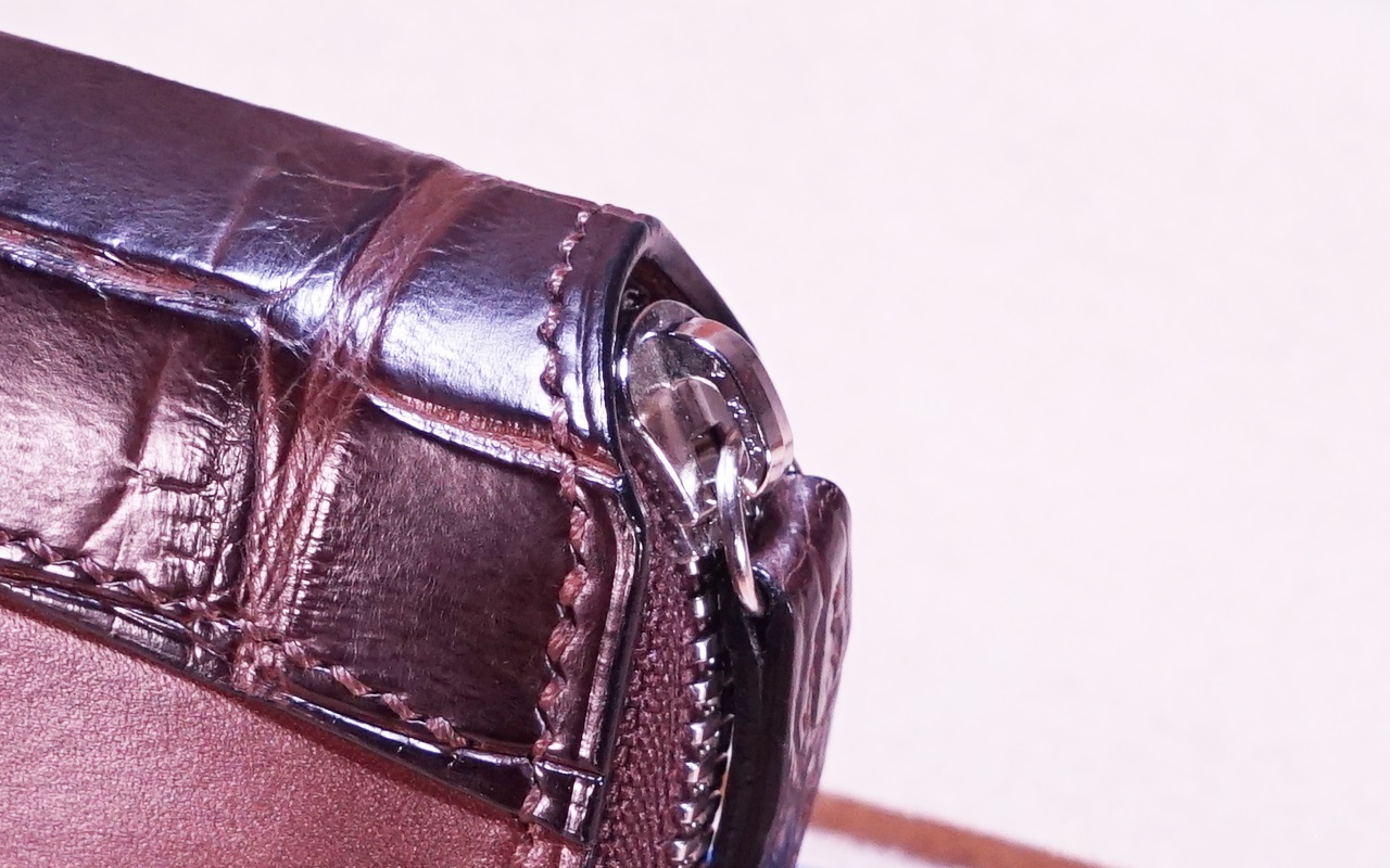 ブリランテ × クロコダイル ラウンドジップ長財布のファスナー3