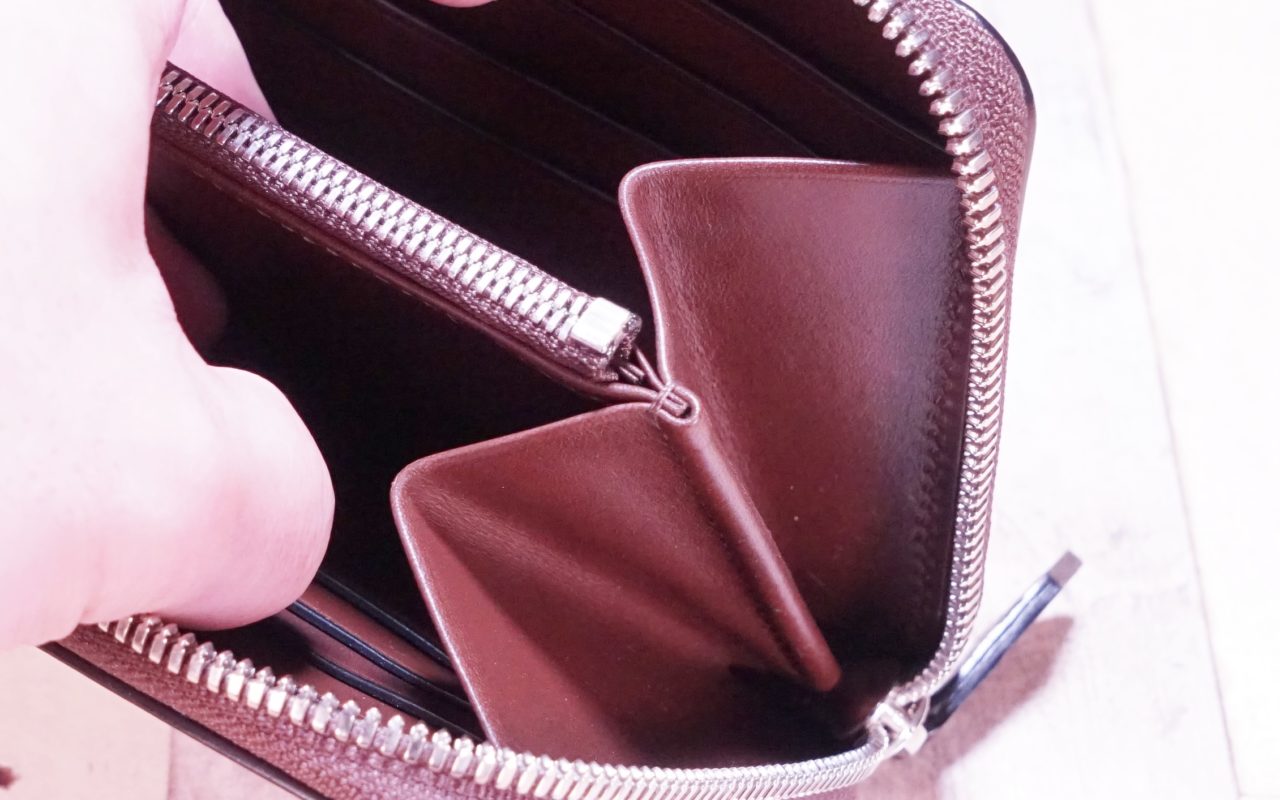 ブリランテ × クロコダイル ラウンドジップ長財布のマチ