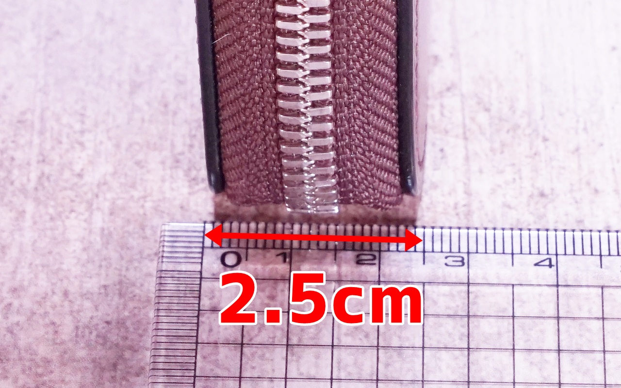 ブリランテ × クロコダイル ラウンドジップ長財布の厚み