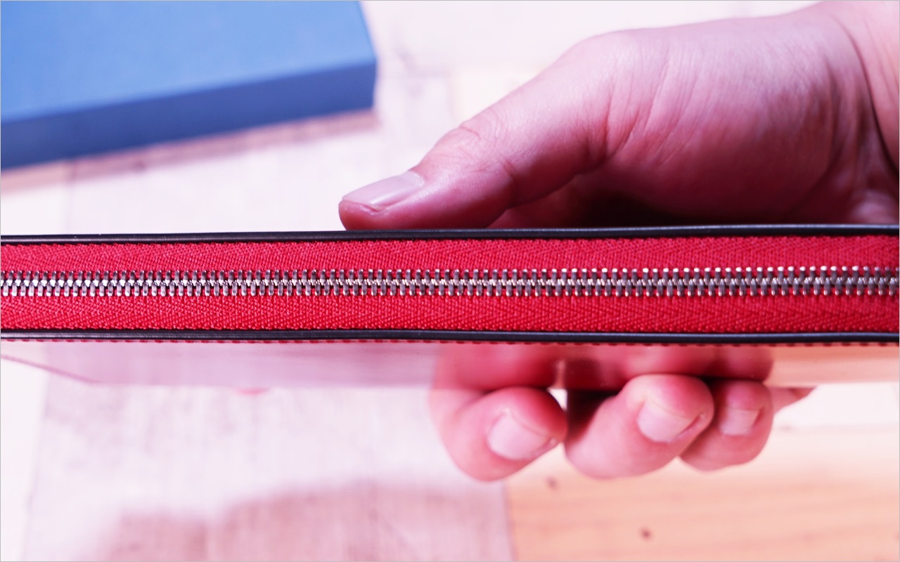 アニリン染め手縫いコードバン財布のファスナー