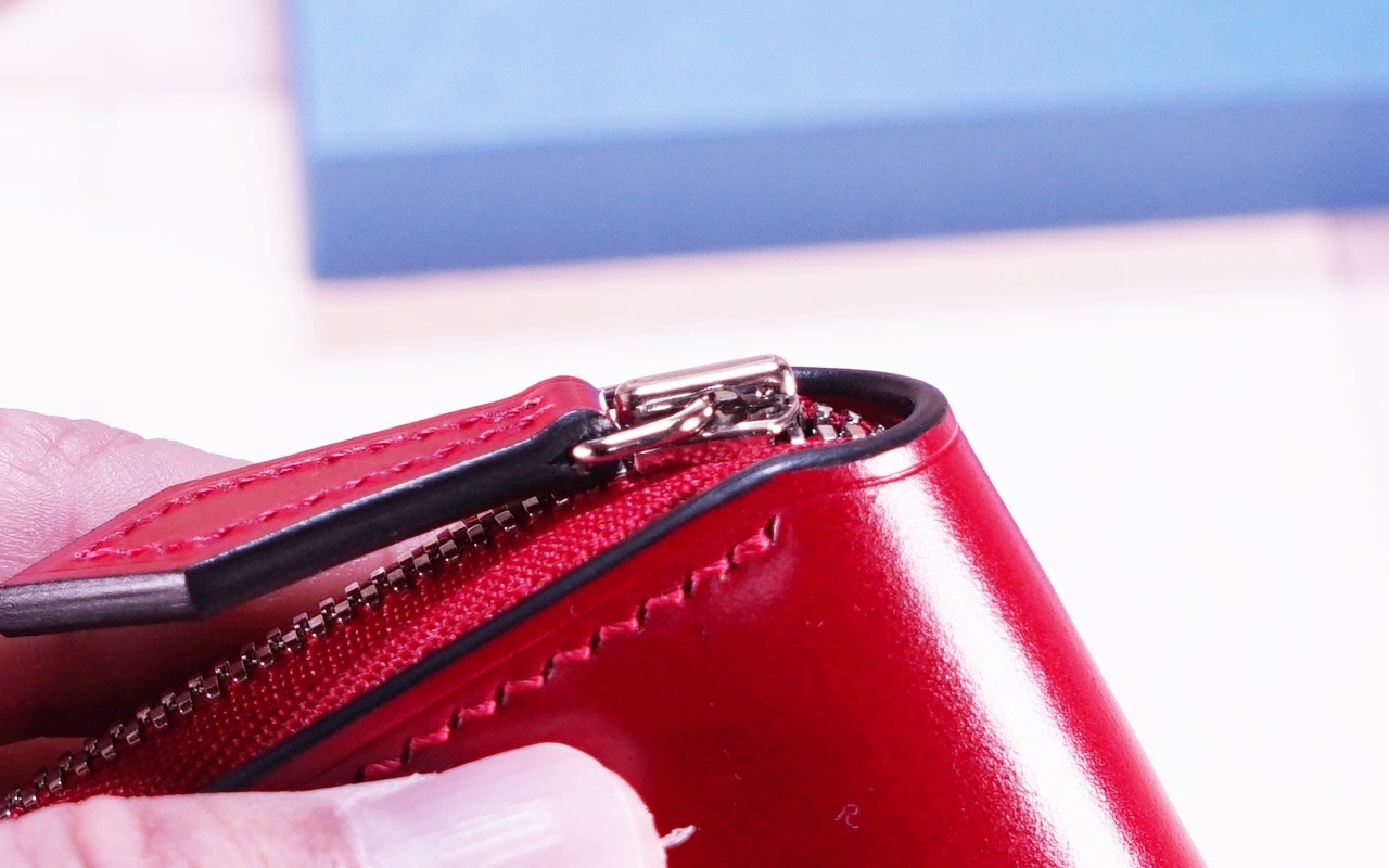 アニリン染め手縫いコードバン財布のファスナー引き手2