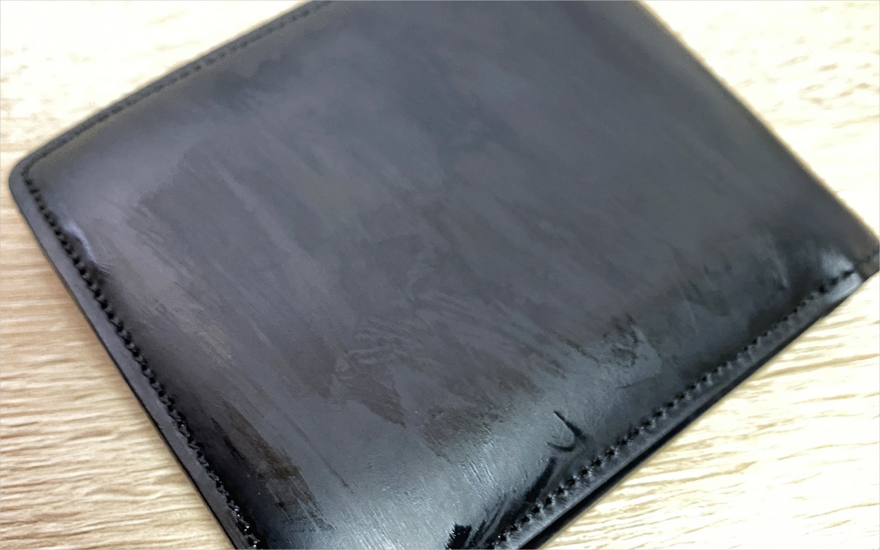コロニル1909シュプリームクリームデラックスの黒をコードバンの財布に塗ったところ3
